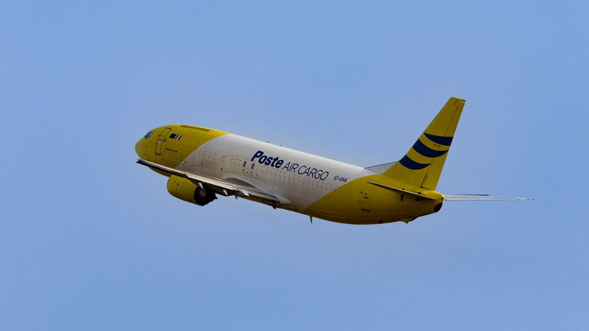 Air freight cargo handling at an airport terminal