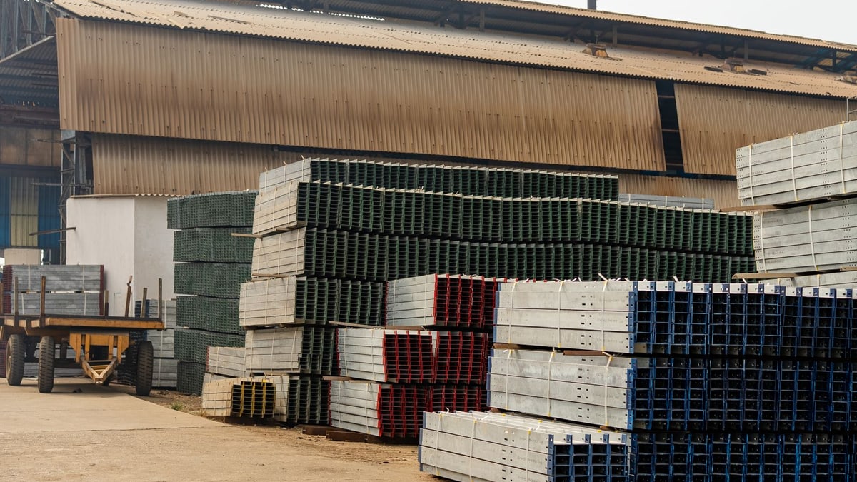 Palletized cargo in a warehouse for freight volume planning