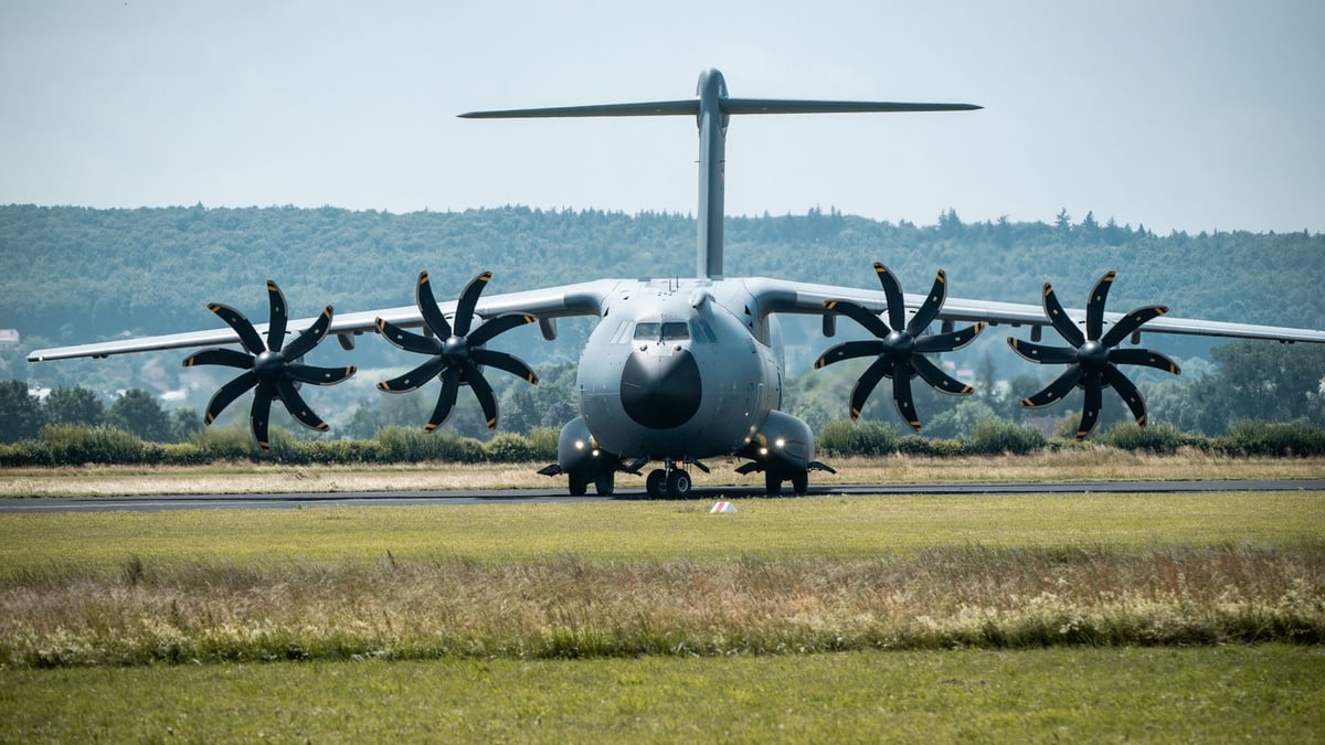 Air freight cargo handling at an airport terminal