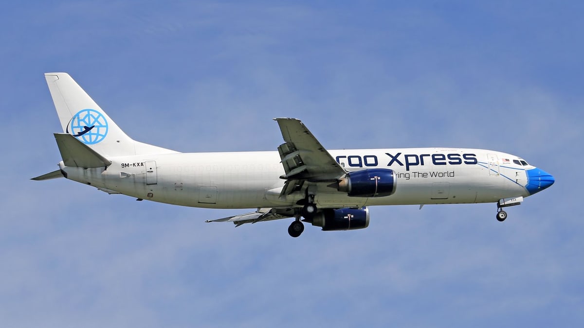 Air freight cargo handling at an airport terminal