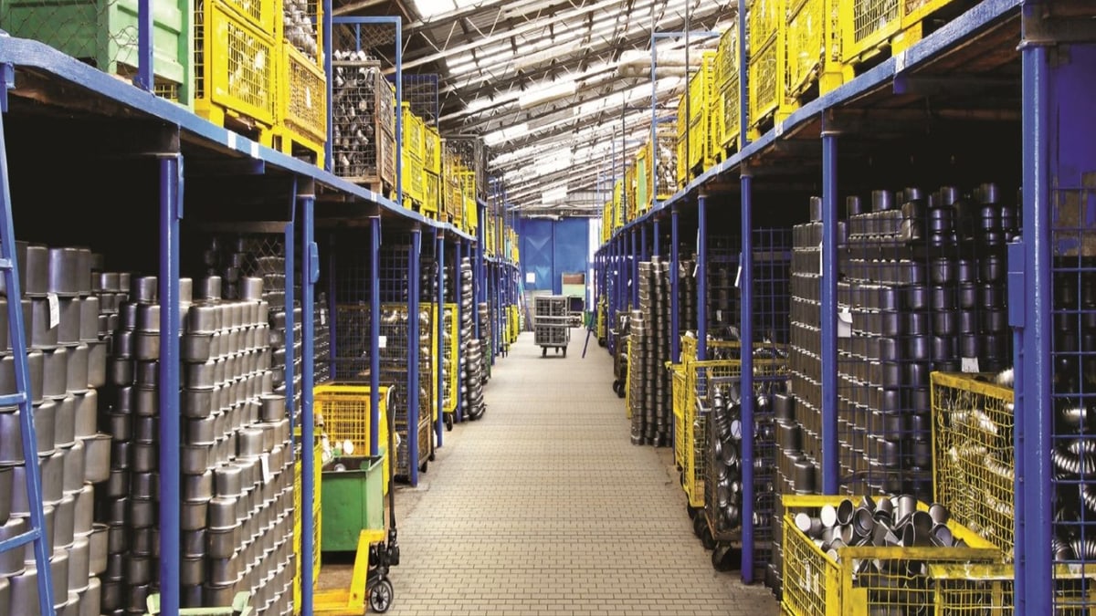 Palletized cargo in a warehouse for freight volume planning