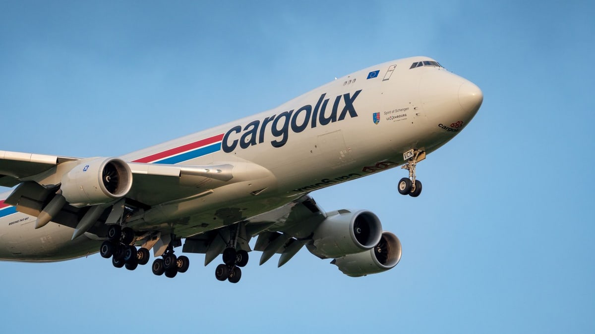 Air freight cargo handling at an airport terminal